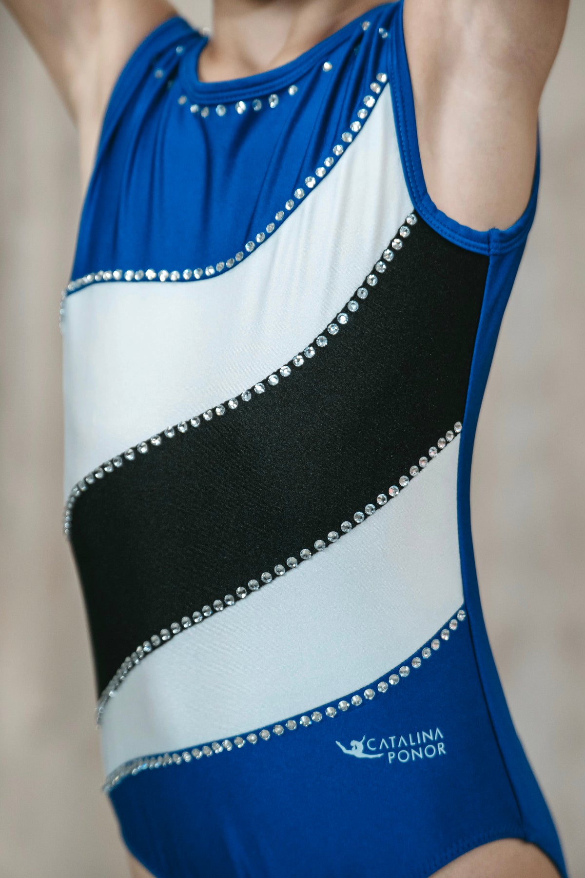 Costum de gimnastica albastru alb